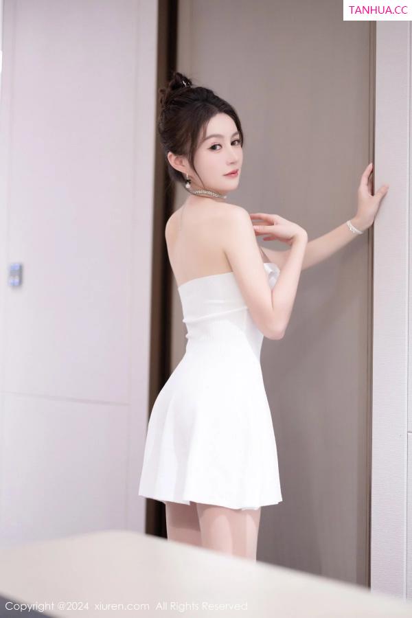   [XiuRen]高清写真图 2024.01.08 No.7927 唐宁宁 美腿妩媚第3张图片